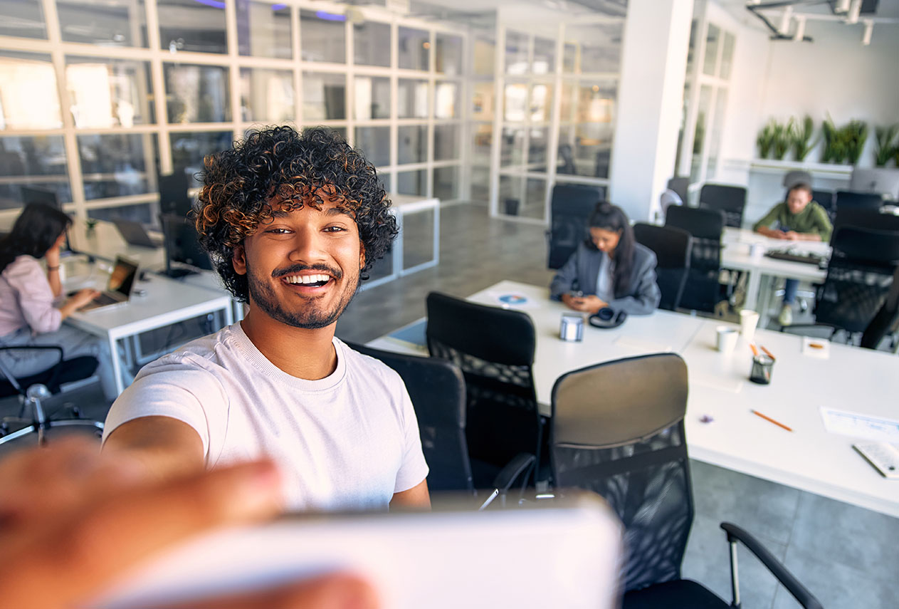 In 2025, technology drives efficient construction management, streamlining scheduling and resource allocation through software integration.